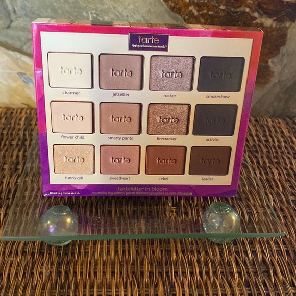 Eyeshadow - Picture 2 of 3